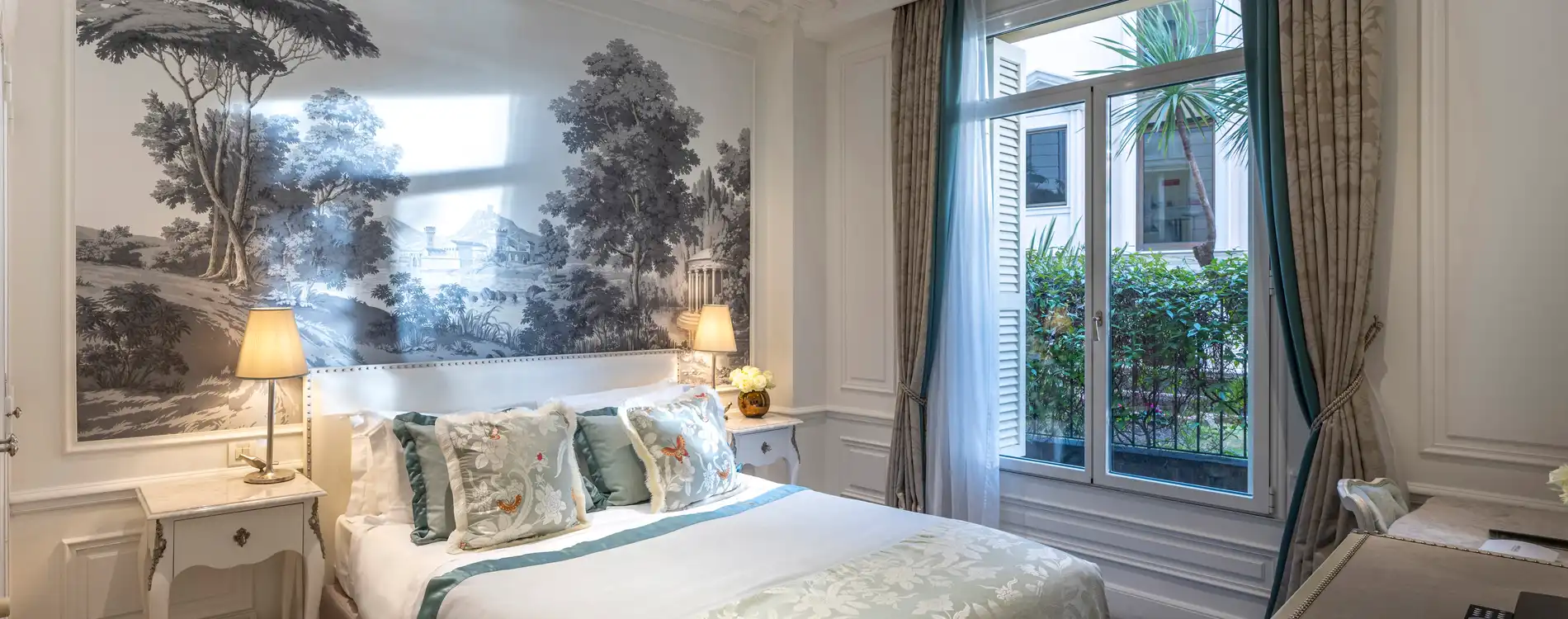 Chambre Queen Supérieure - vue ville ou cour